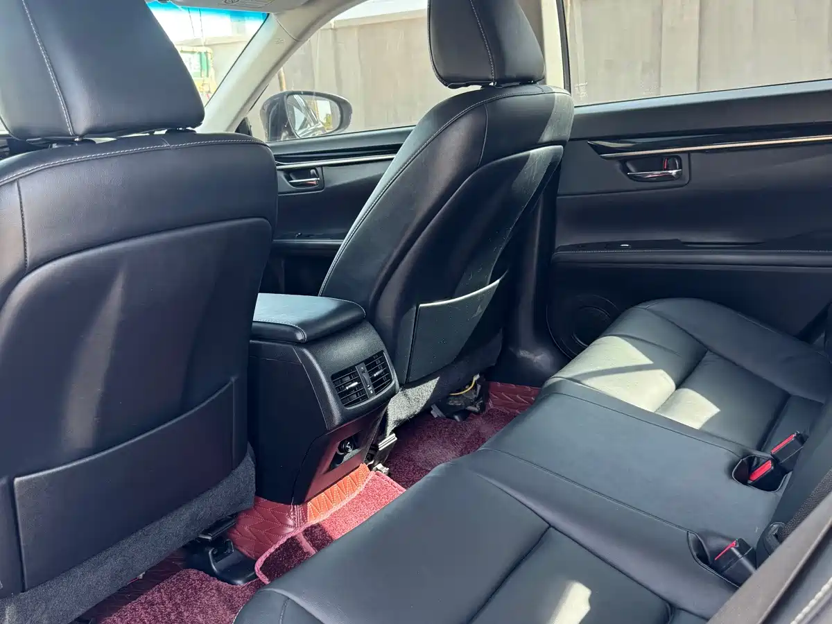 Фото 5 - Lexus ES
