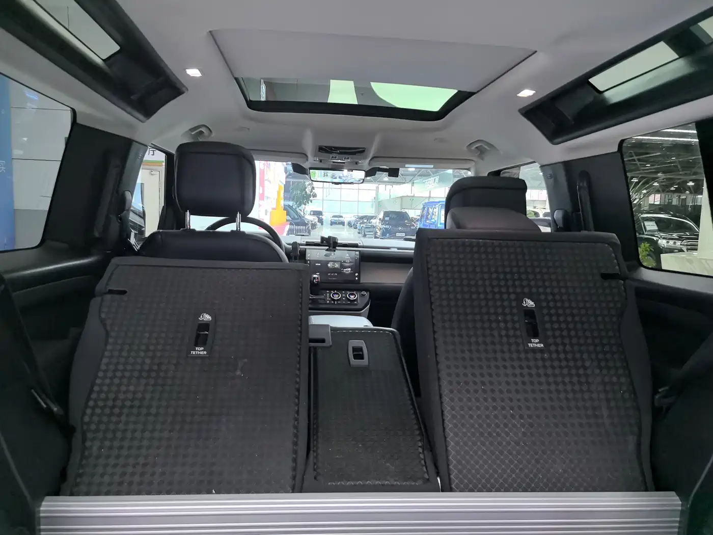 Land Rover Defender 2023 Model 90 3.0T P400 XS фото 11