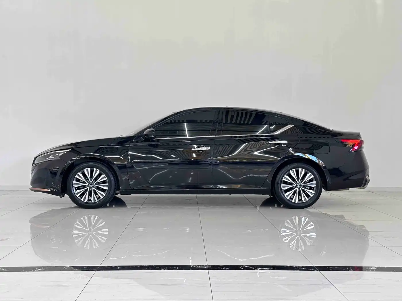 Nissan Teana 2025 2024 2.0L SV Black Gold Edition