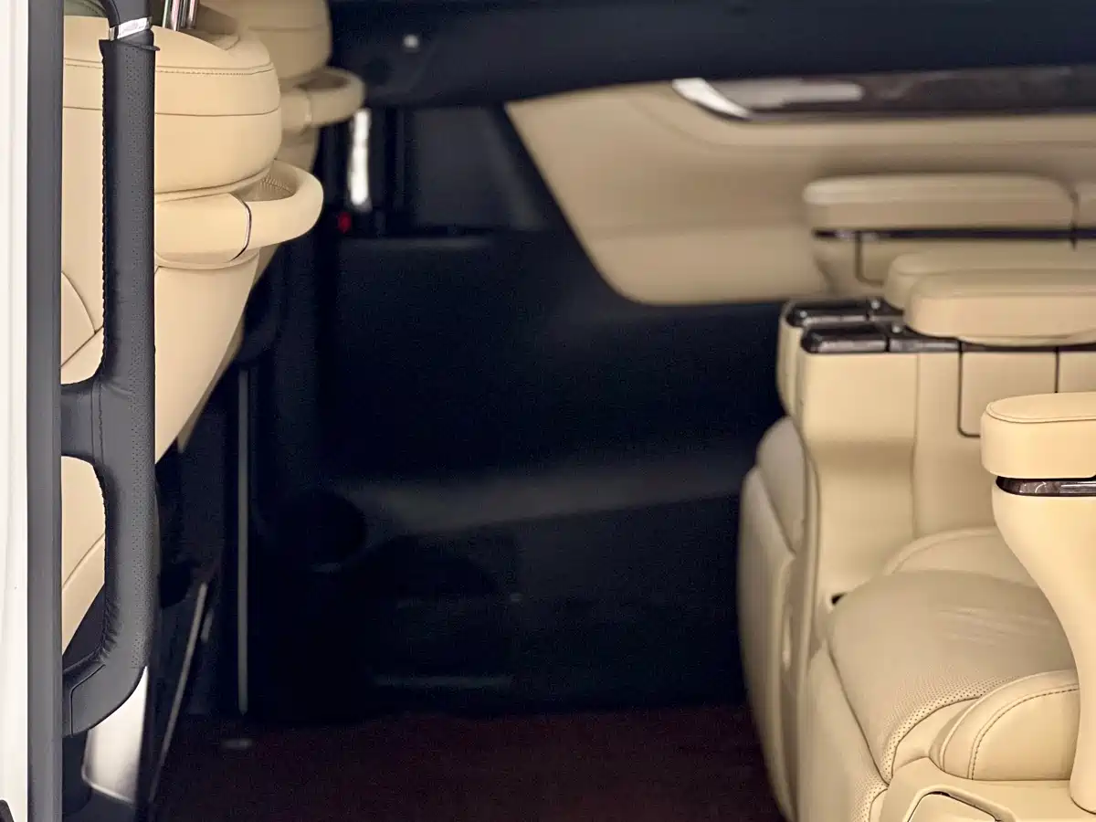 Toyota Alphard 2021 Hybrid 2.5L Premium фото 4