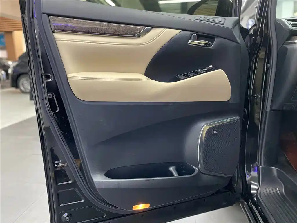 Toyota Vellfire 2021 Crown Hybrid 2.5L HV Premium Edition фото 14