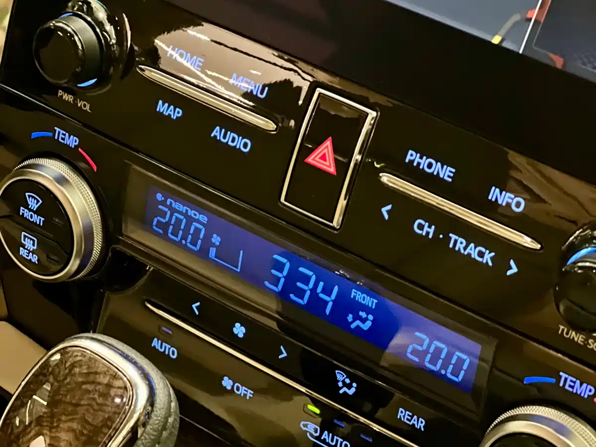 Toyota Alphard 2021 Hybrid 2.5L Premium фото 14