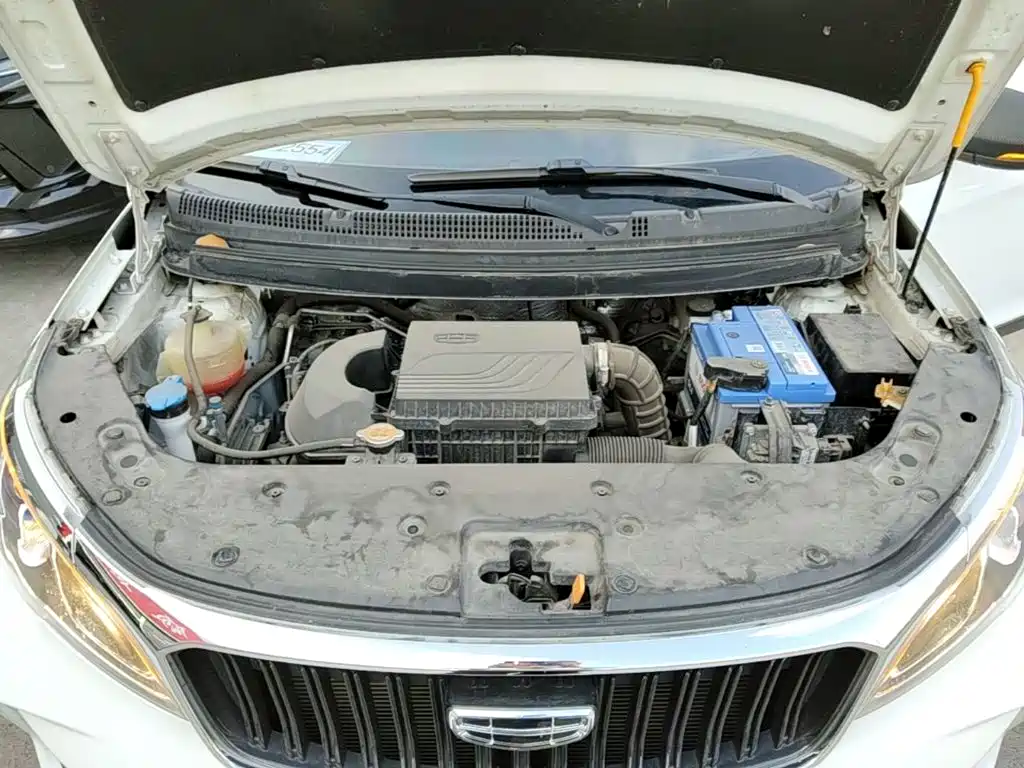 Фото 20 - Geely Vision X3