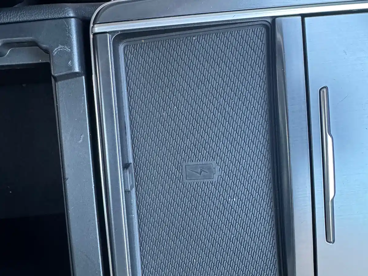 Фото 21 - Hongqi H5