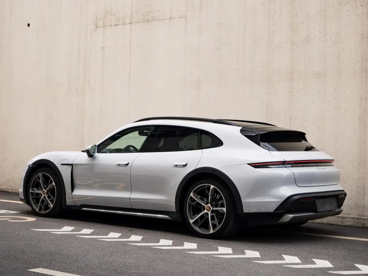 صورة 8 - Porsche Taycan