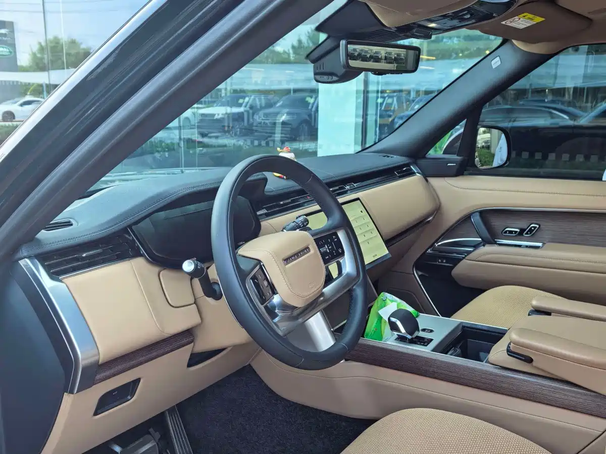 Land Rover Range Rover 2026 2025 3.0 L6 360PS Golden Age Edition