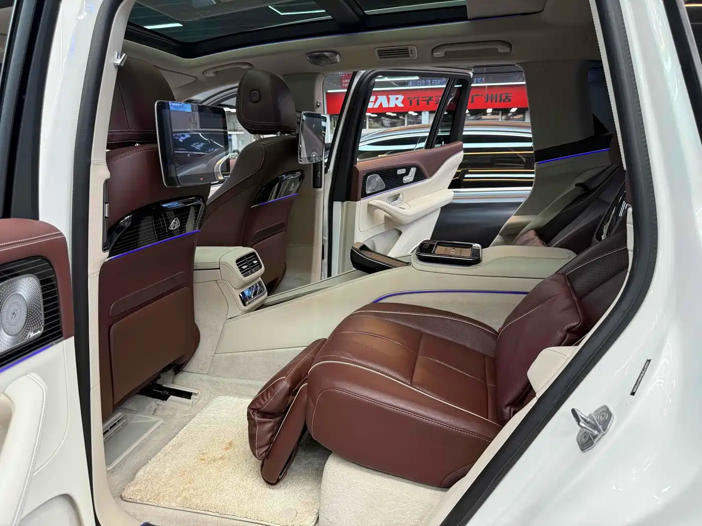 Mercedes-Benz Maybach GLS 2021 GLS 600 4MATIC Etiquette Edition фото 9