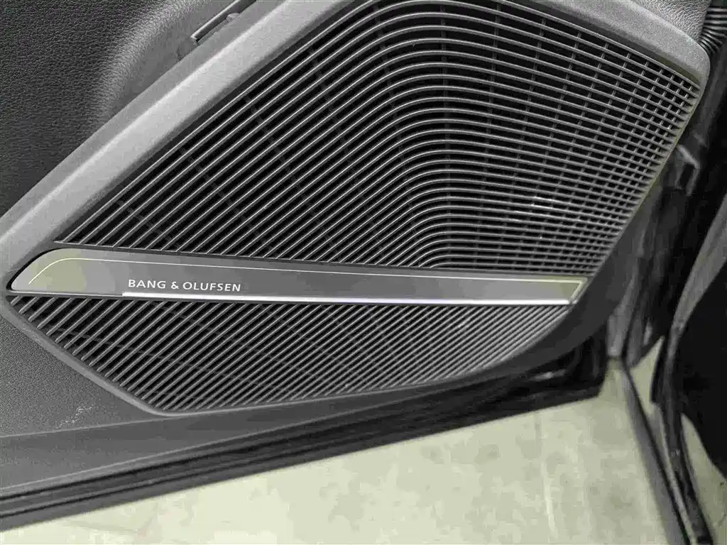 Audi Q5L 2025 45th Anniversary Edition 45 TFSI Luxury Sport фото 12