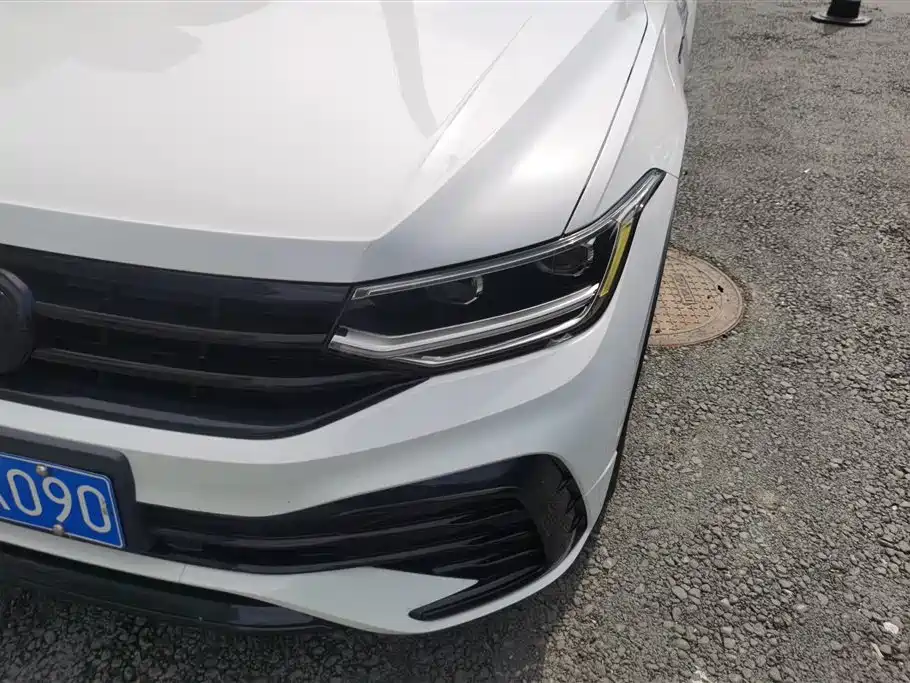 Volkswagen Tiguan L 2023 380TSI 4WD R-Line Premium 7-seater фото 5