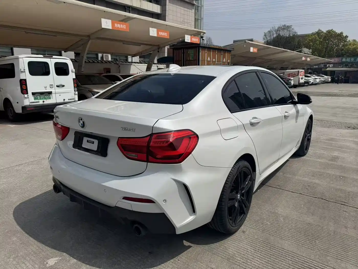 BMW 1-SERIES