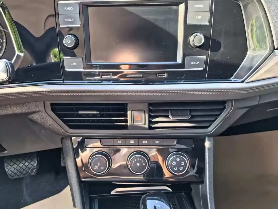 Volkswagen Sagitar 2019 280TSI DSG Luxury Edition China VI фото 9