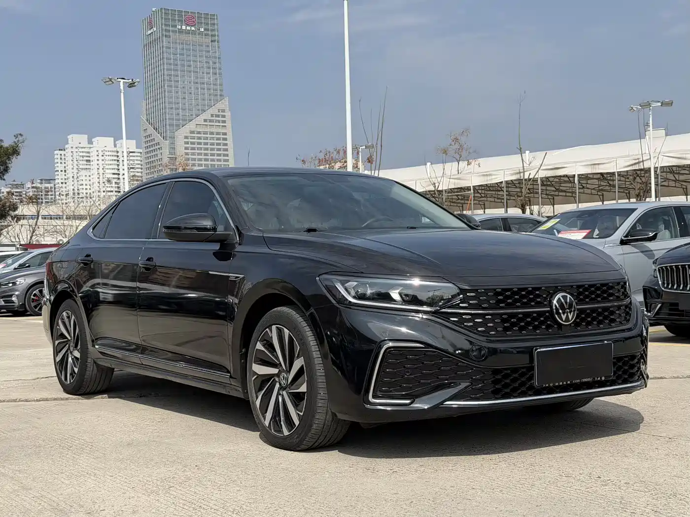 Volkswagen Passat 2022 330TSI Starlight Elite Edition фото 3