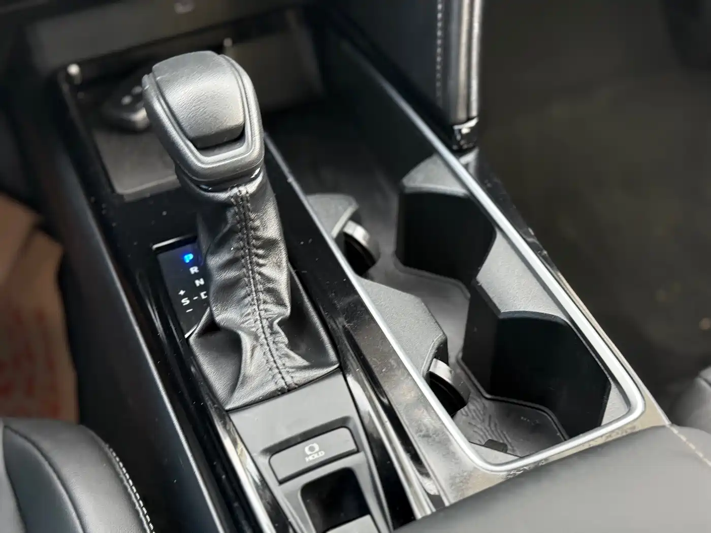 Toyota Camry 2024 Hybrid 2.0HGVP Luxury Edition фото 13