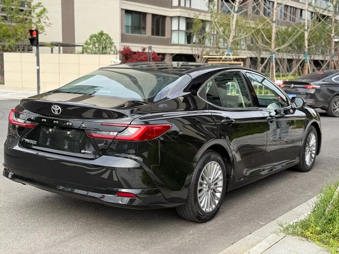Toyota Camry 2024 Hybrid 2.0HGVP Luxury Edition фото 4
