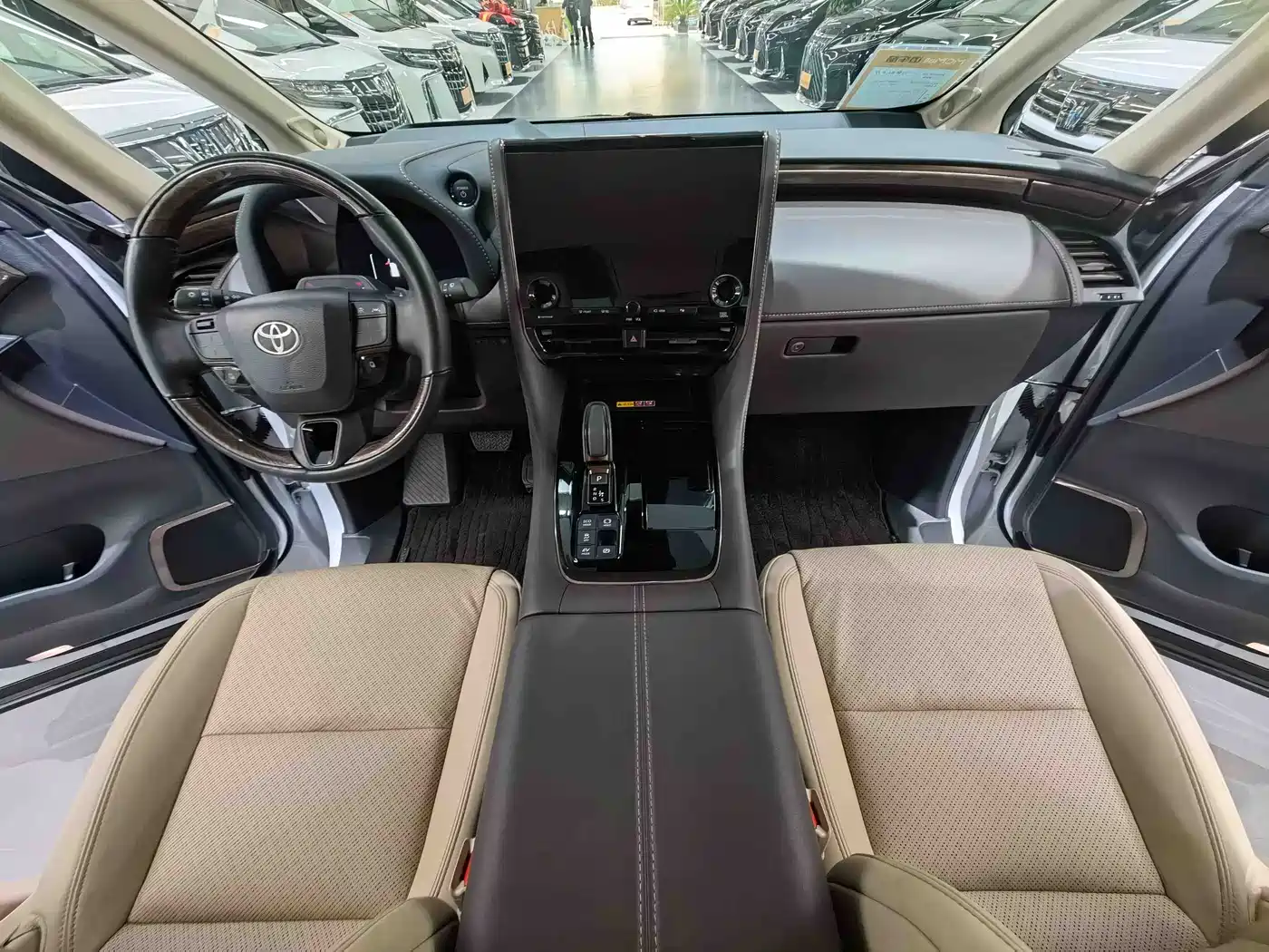 Toyota Alphard 2024 Hybrid 2.5L Ultimate Enjoyment Edition фото 10