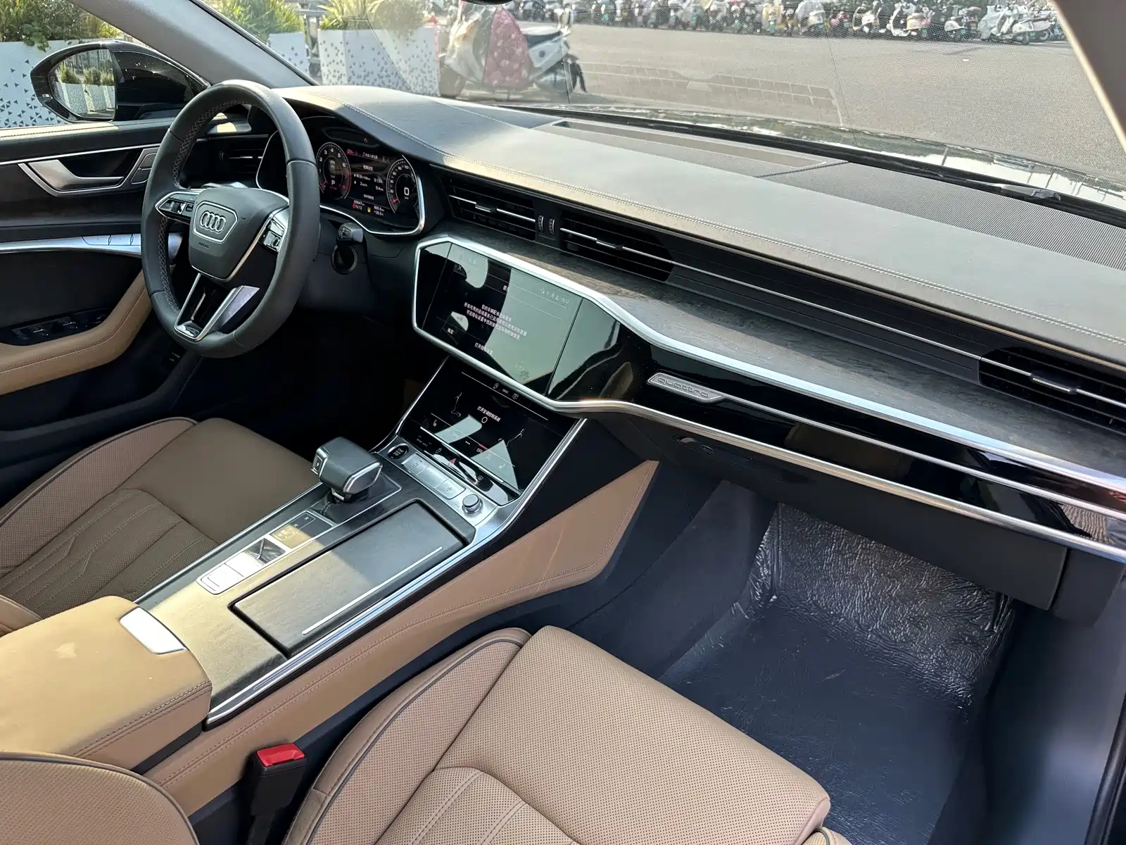 Фото 20 - Audi A6L