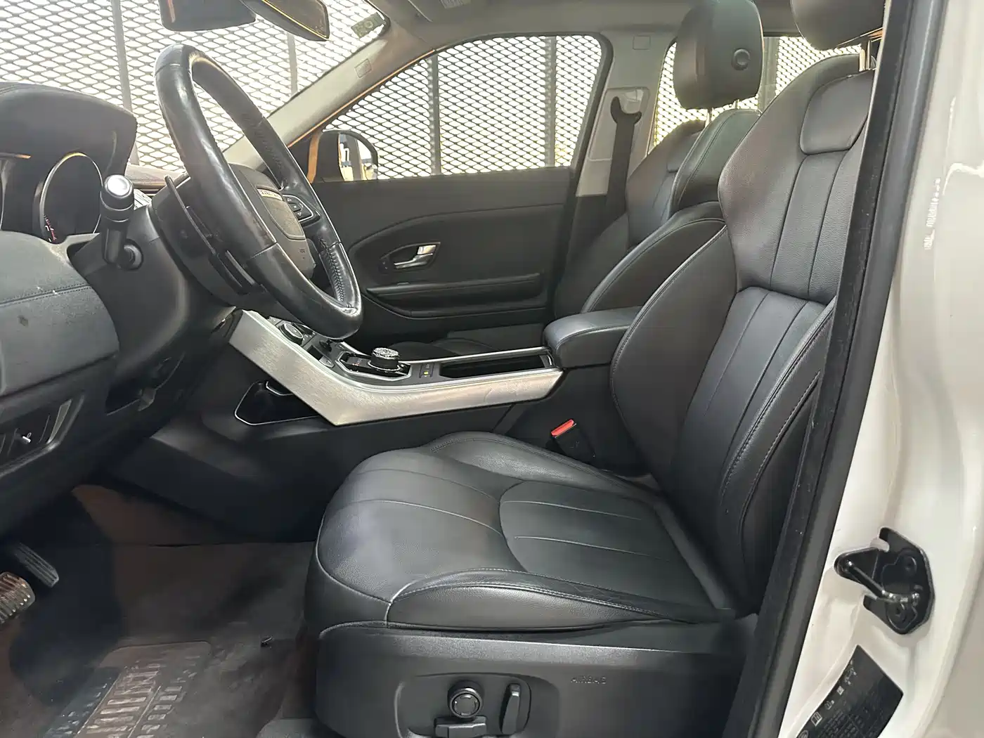 Land Rover Range Rover Evoque 2017 2.0T SE Smart Shine Edition фото 7