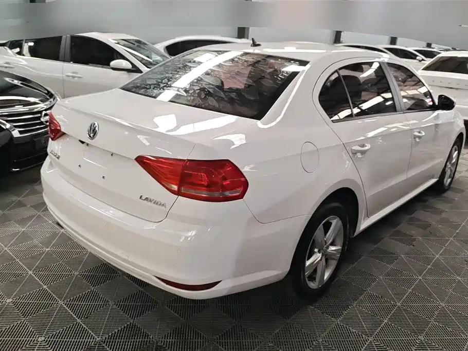 Volkswagen Lavida 2017 1.6L Automatic Trend Edition фото 3