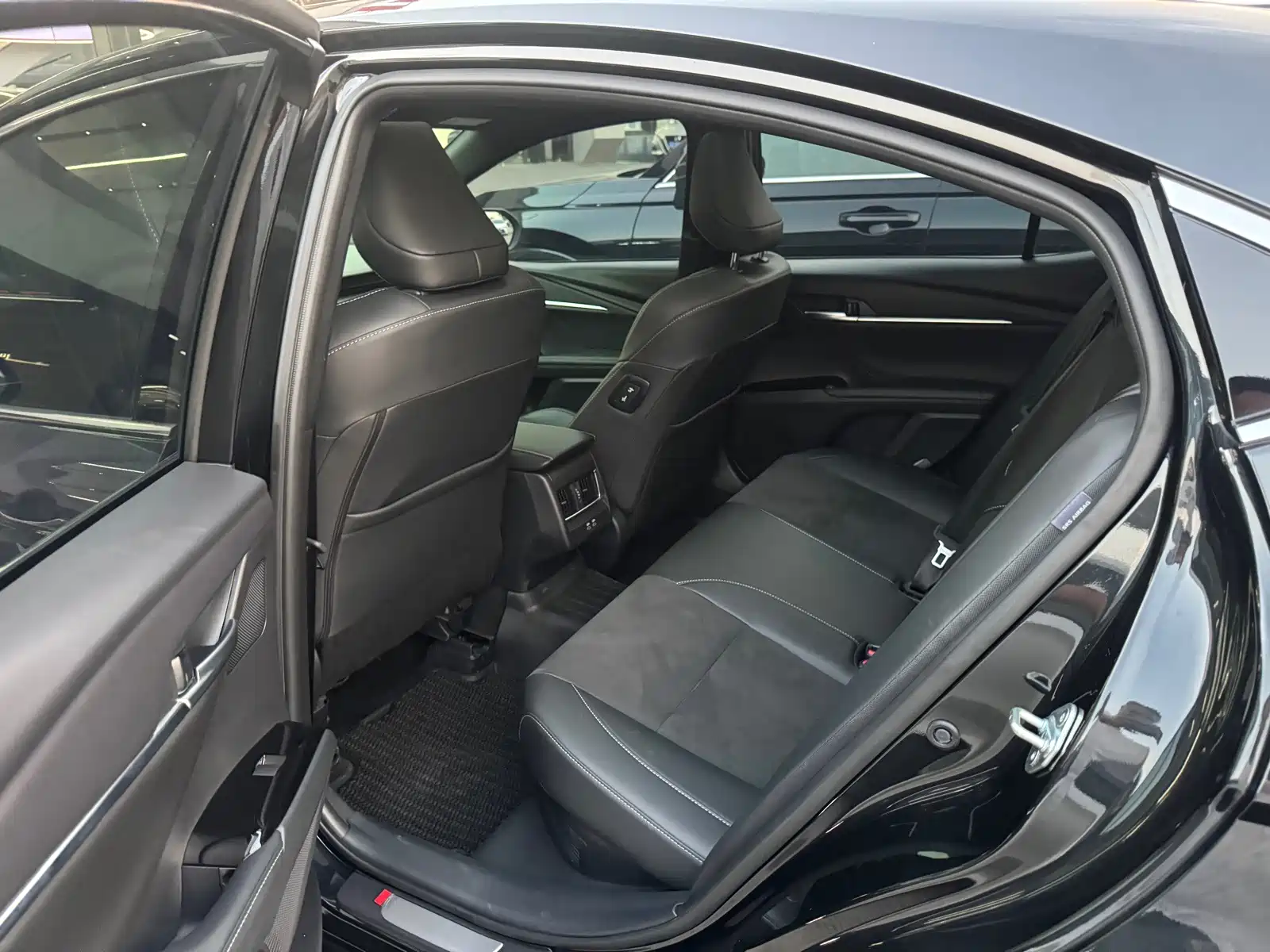 Фото 5 - Toyota Camry