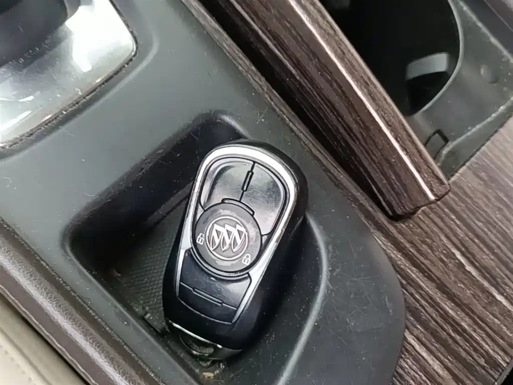 Buick LaCrosse 2016 Facelift 20T Leading фото 9