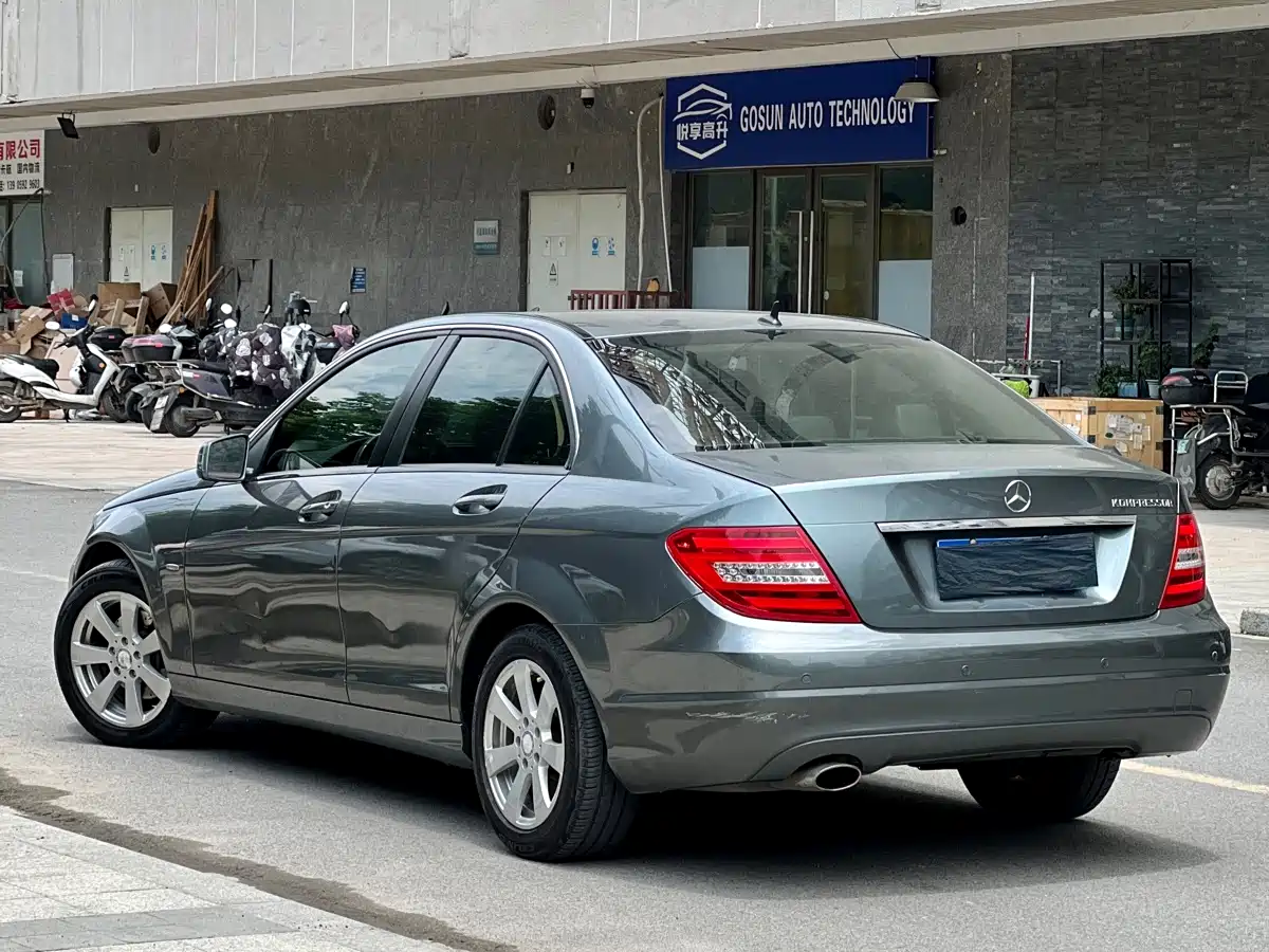 Mercedes-Benz C-Class 2011 C 180K Classic фото 4
