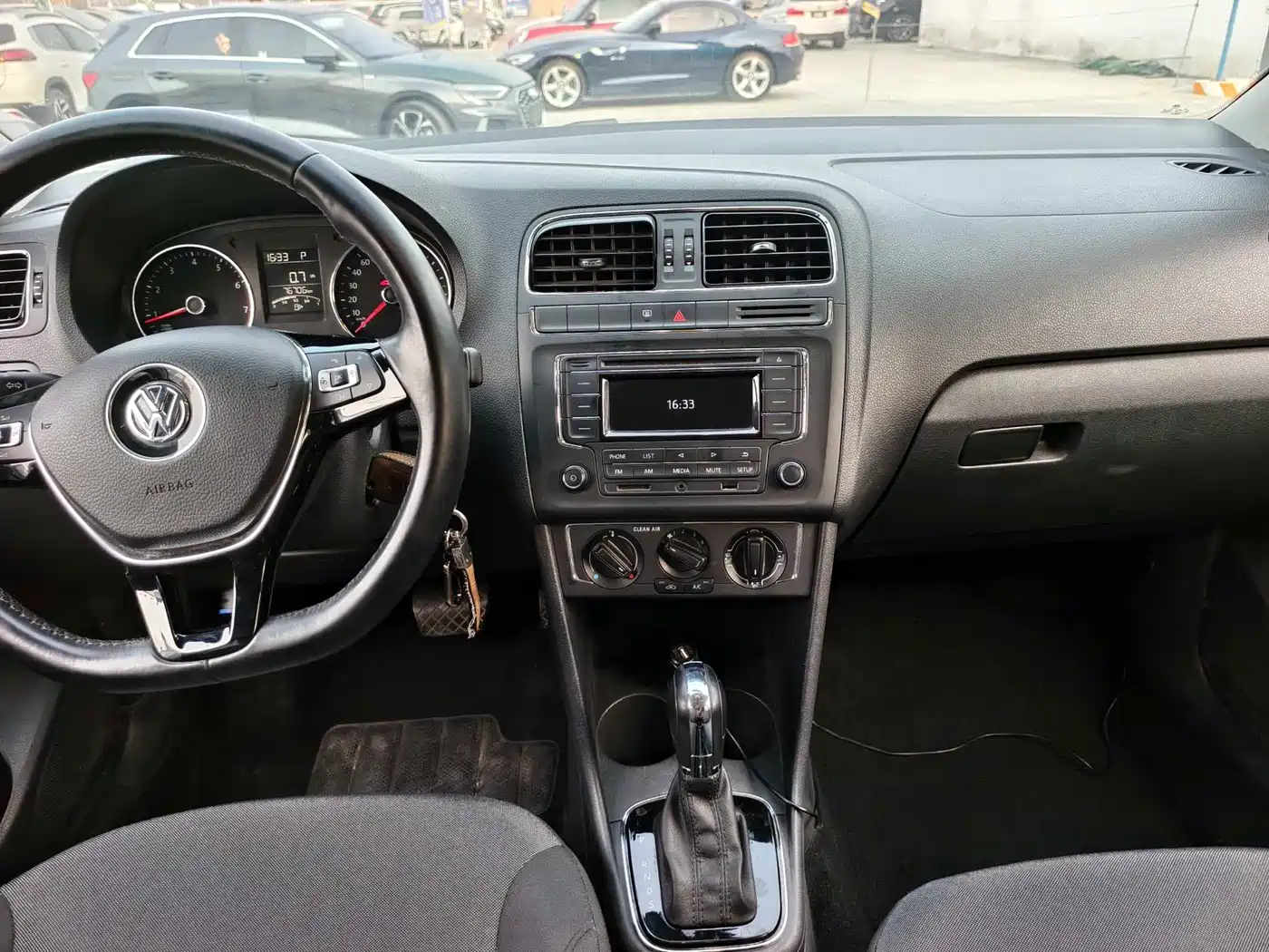 Volkswagen Polo 2016 1.6L Automatic Comfort фото 13