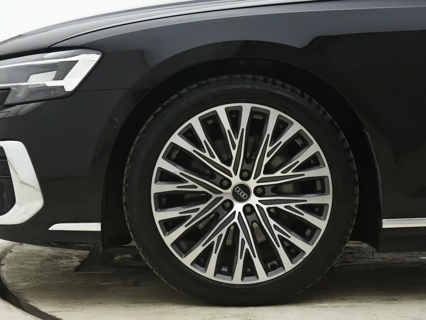 Audi A8 2024 Model A8L 50 TFSI quattro Premium Selection фото 4