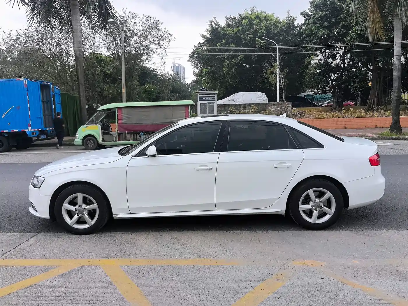 Audi A4L 2013 35 TFSI Automatic Standard фото 4