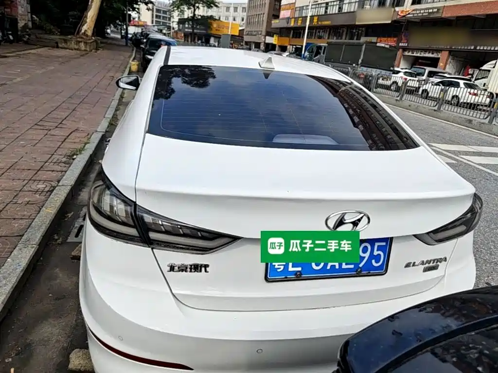 Hyundai Elantra 2016 Model 1.6L Automatic Smart Elite фото 6