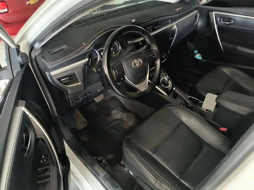Toyota Corolla 2016 Dual Hybrid 1.8L E-CVT Elite Edition фото 16