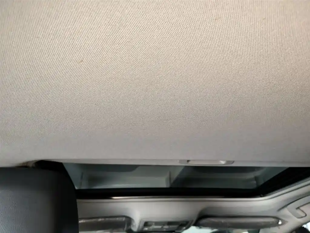 Toyota Corolla 2016 Dual Hybrid 1.8L E-CVT Elite Edition фото 18