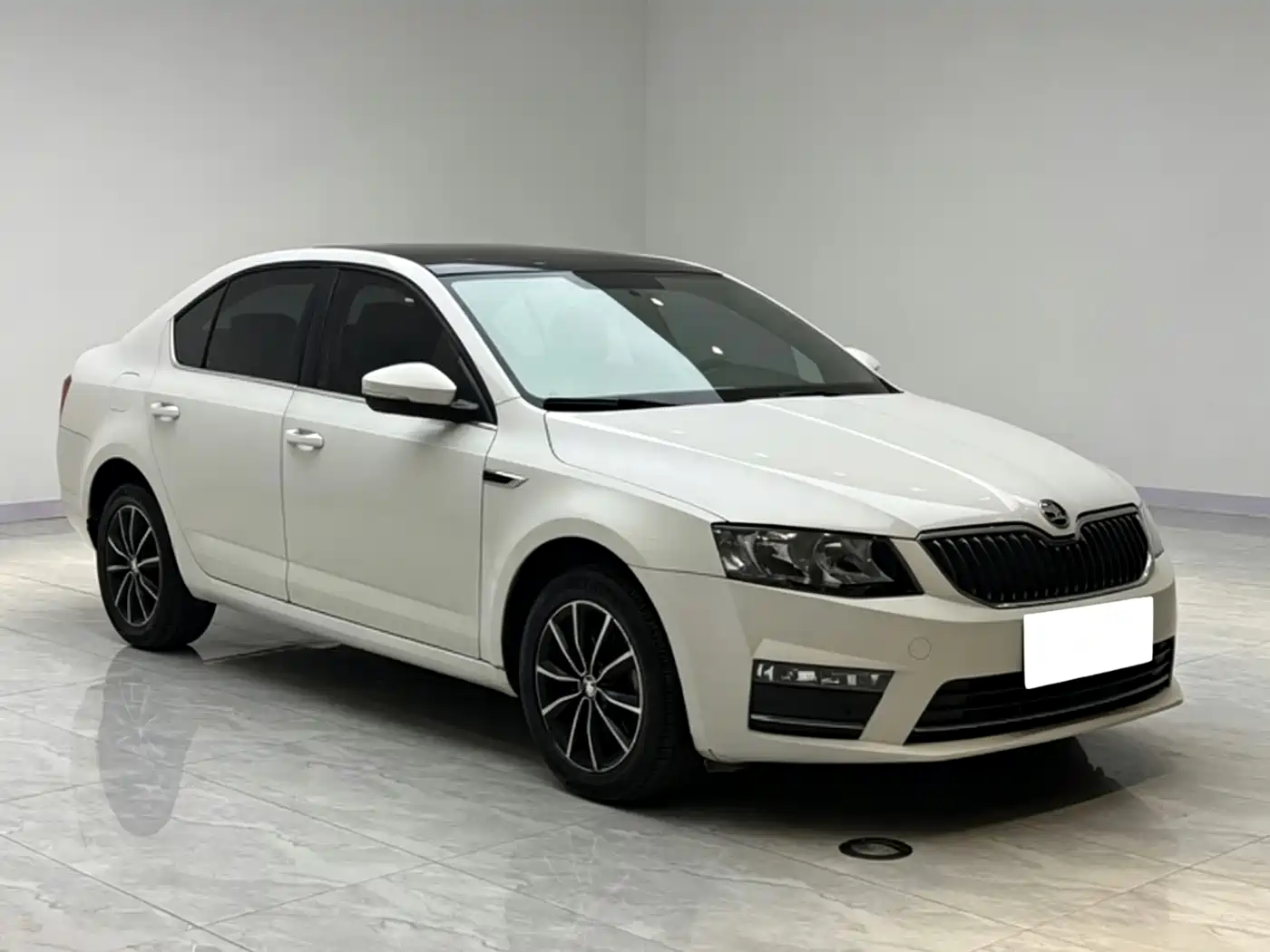 Škoda Octavia 2017 1.6L Automatic Smart Edition фото 4