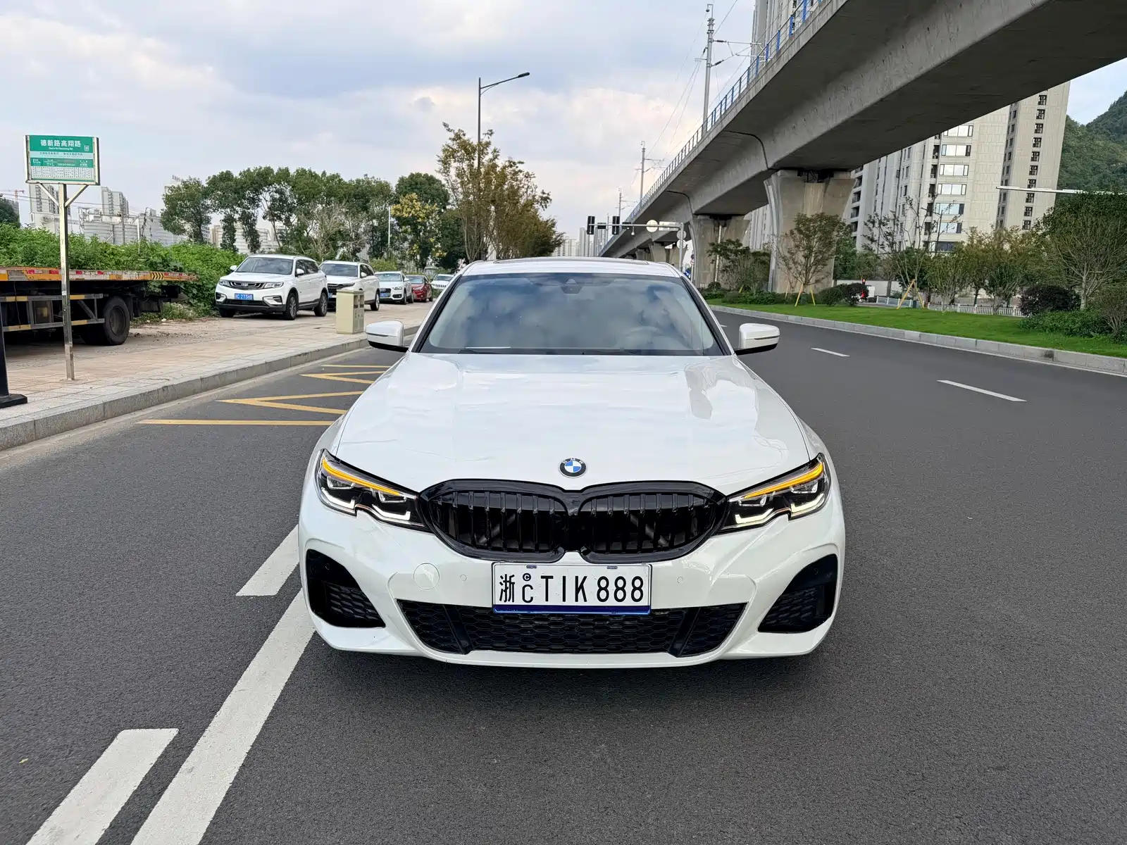 Photo 2 - BMW 3 Series