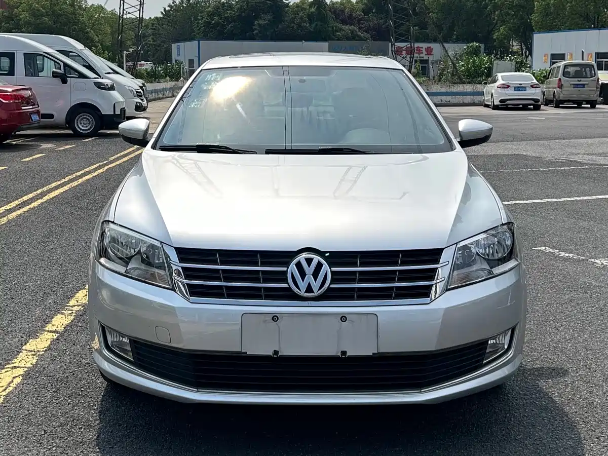 Volkswagen Lavida 2013 Facelift Classic 1.6L Automatic Comfort фото 2