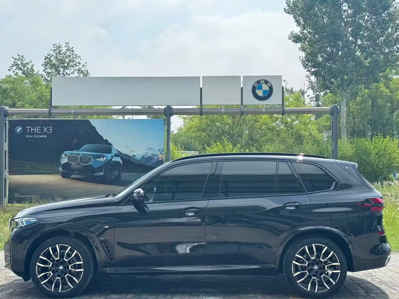 BMW X5 2025 Model xDrive 40Li M Sport Blackout Package фото 2