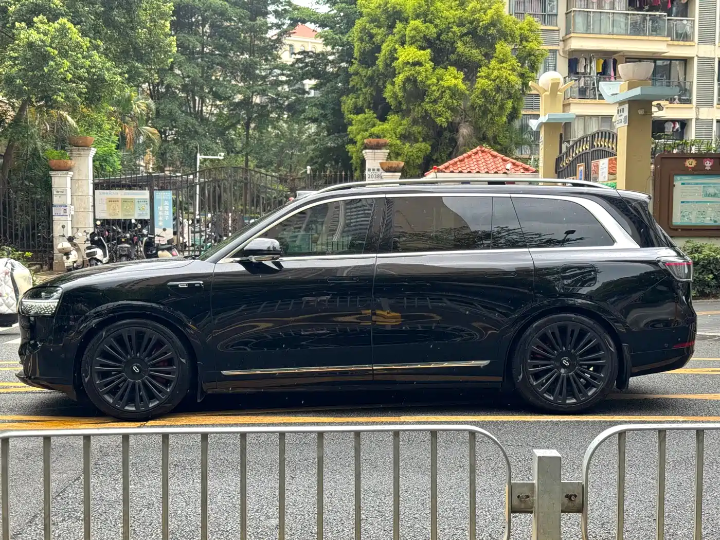 AITO Wenjie AITO M9 2024 Extended Range Ultra 42kWh 6-Seater фото 17