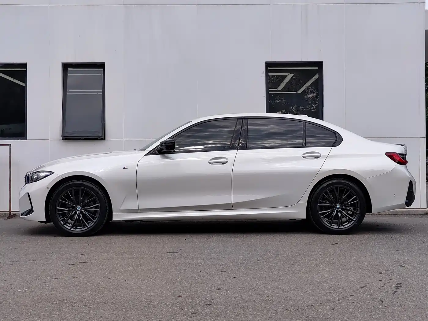 BMW 3 Series 2023 325Li M Sport Black Night Package фото 3