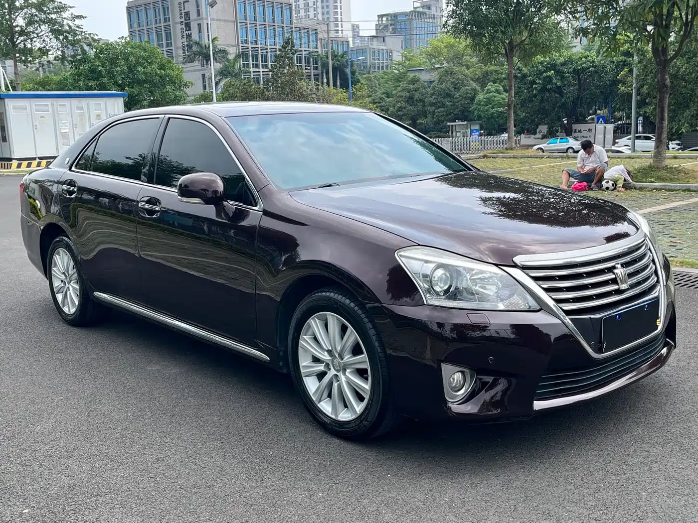 Toyota Crown 2012 2.5L Royal Leather Edition фото 3