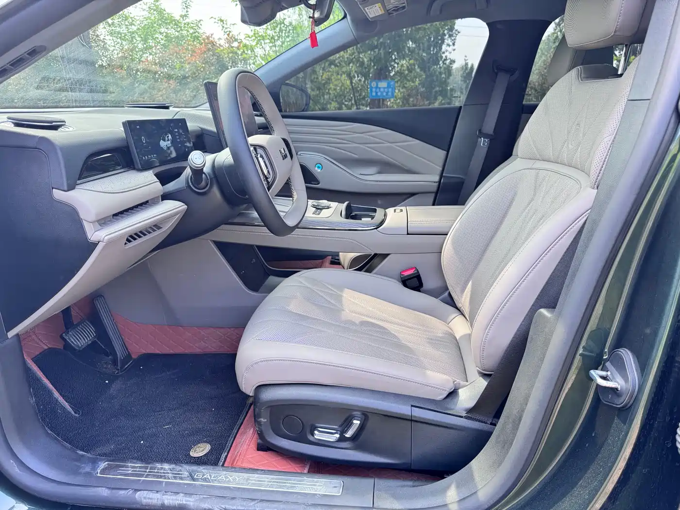 Geely Galaxy Galaxy Xingyao 8 2025 130km EM-i Premium Edition фото 4