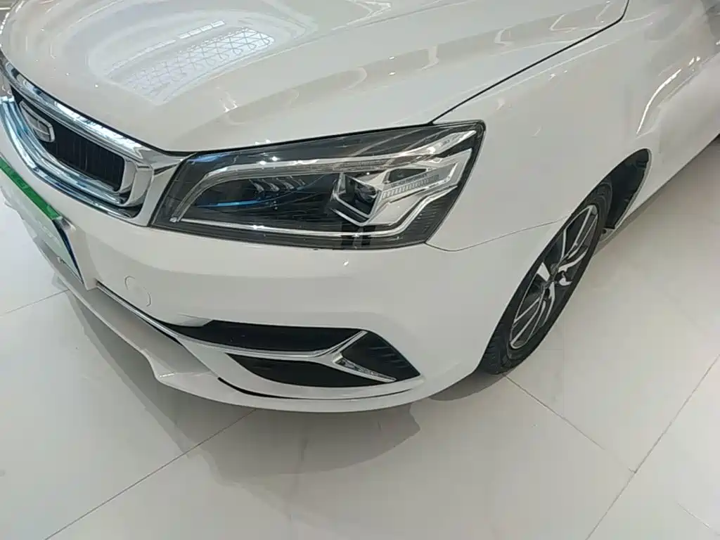 Фото 24 - Geely Emgrand