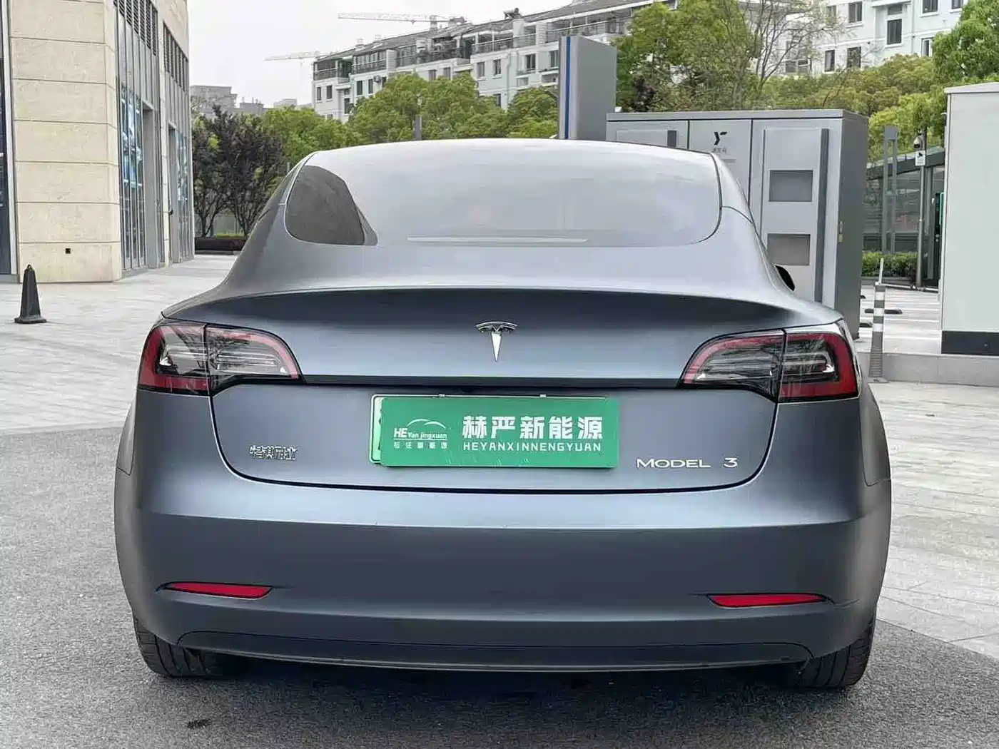 TESLA MODEL 3