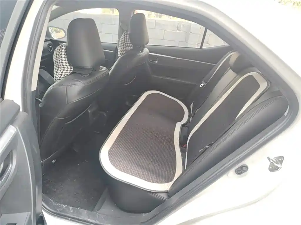 Toyota Corolla 2017 Facelift 1.2T S-CVT GL фото 17