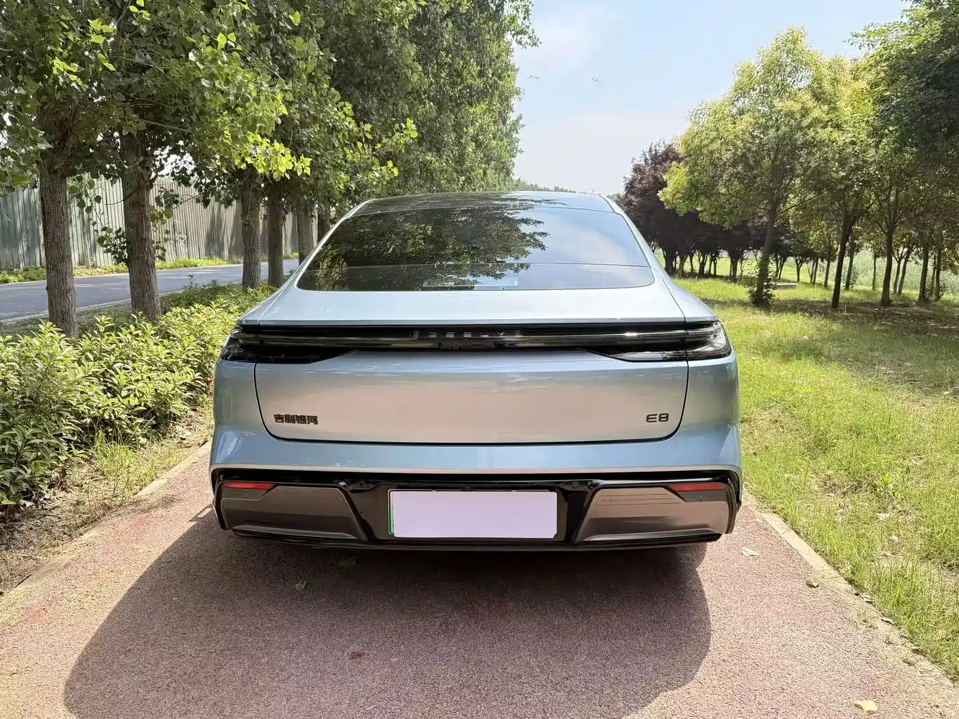 Geely Galaxy Galaxy E8 2025 620km AWD Starship LiDAR Smart Drive Edition фото 10