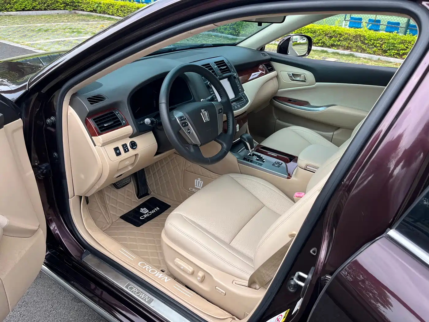 Toyota Crown 2012 2.5L Royal Leather Edition фото 8