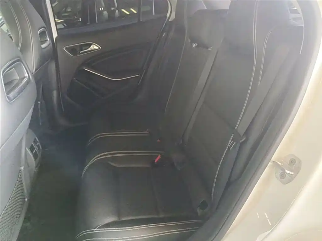 Mercedes-Benz GLA 2016 GLA 200 Dynamic фото 13