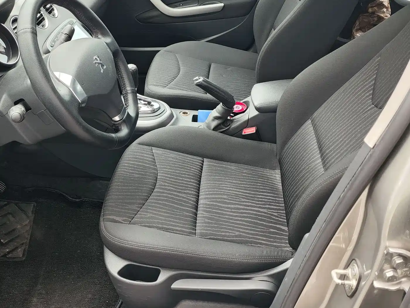 Peugeot 408 2013 2.0L Automatic Comfort Edition фото 10