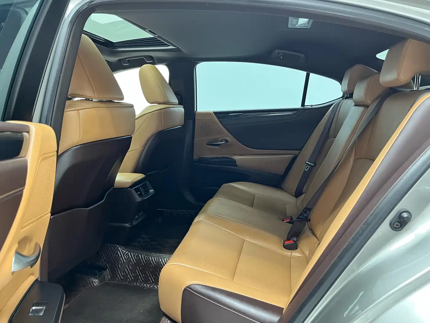 Lexus ES 2020 200 Excellence фото 4