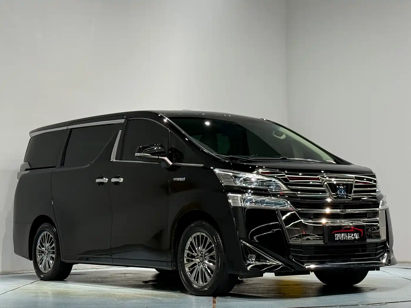 Toyota Vellfire 2021 Crown Hybrid 2.5L HV Premium Edition фото 4