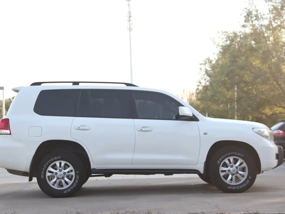 Toyota Land Cruiser 2010 Model 4.7L Automatic VX фото 18