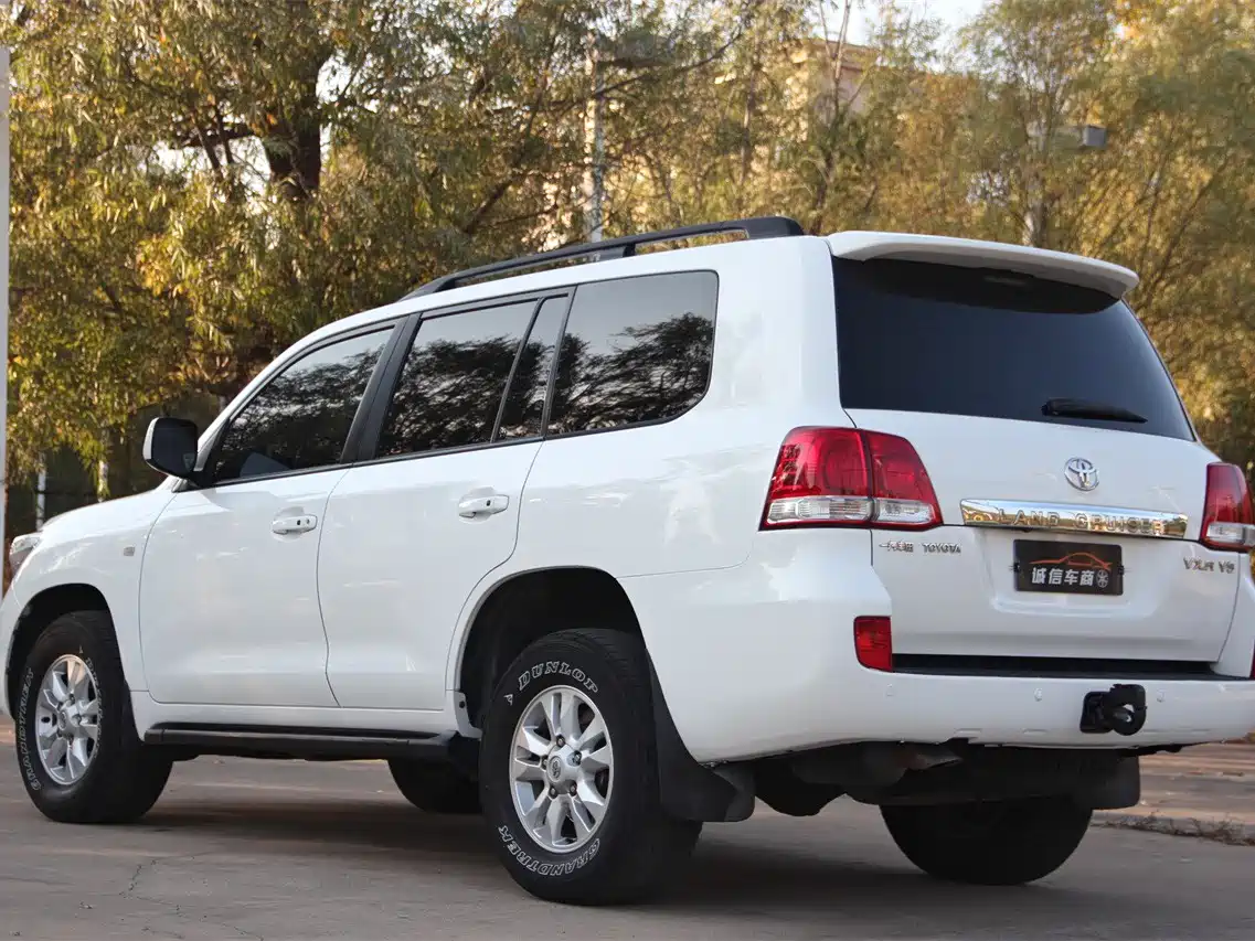 Toyota Land Cruiser 2010 Model 4.7L Automatic VX фото 9